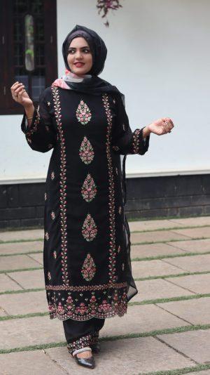 EMBROIDERY TOP